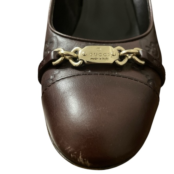 Gucci Brown Monogram Leather Chain Pumps - Picture 4 of 5
